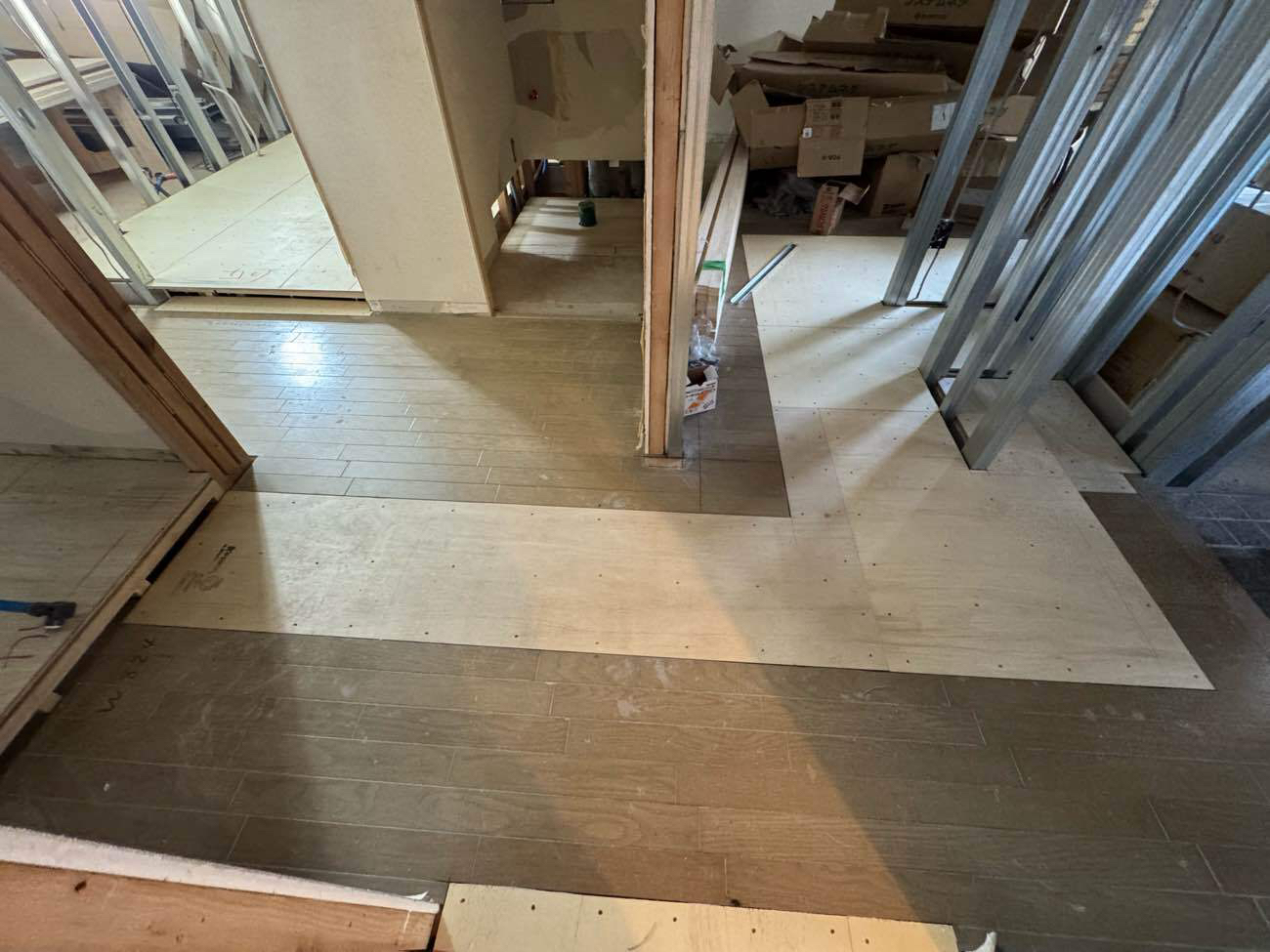 マンション　置床工事　パーチクルボード　プラ束（東京都北区）