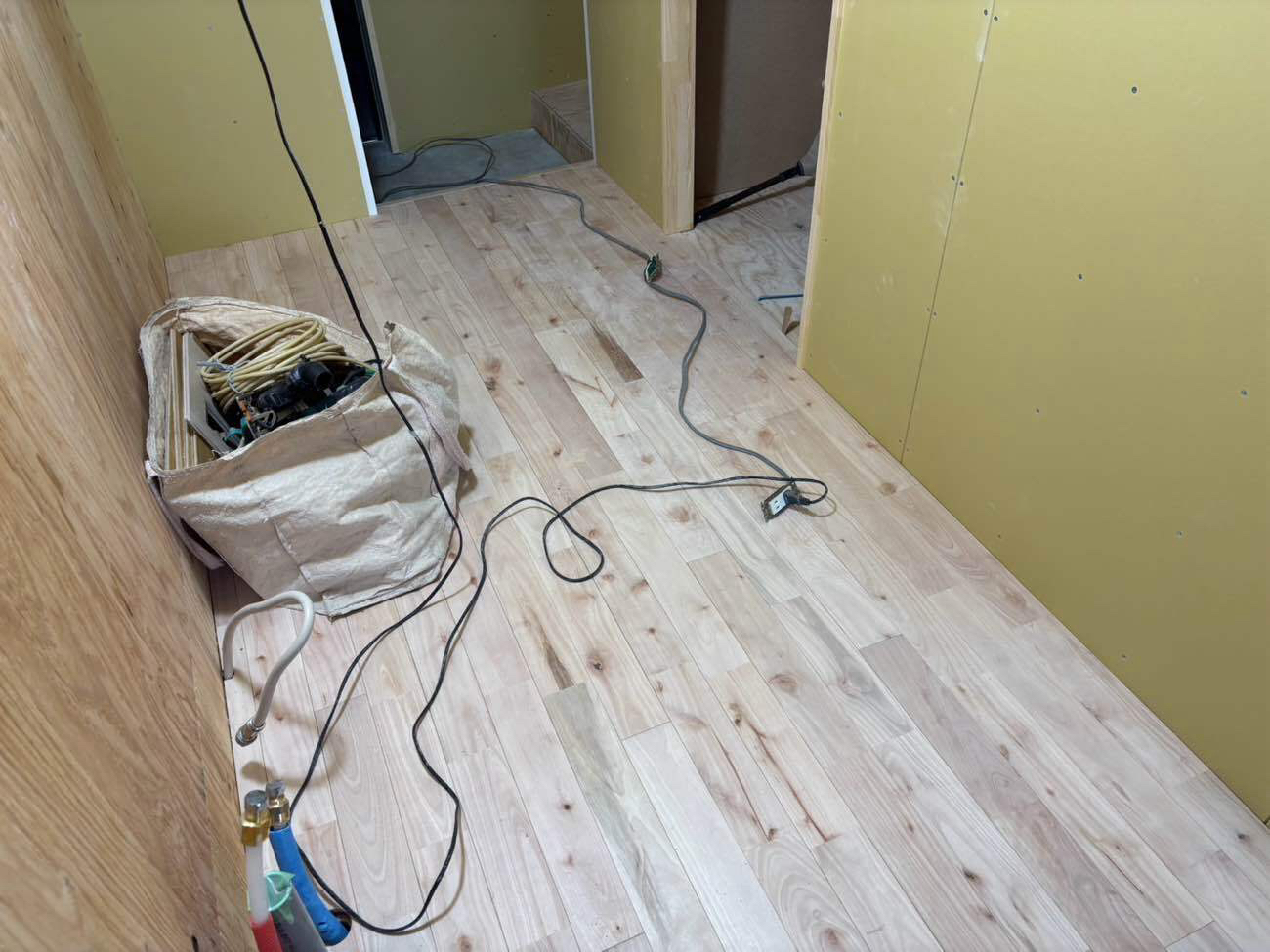 マンション　フローリング工事　乾式二重床（東京都大田区）