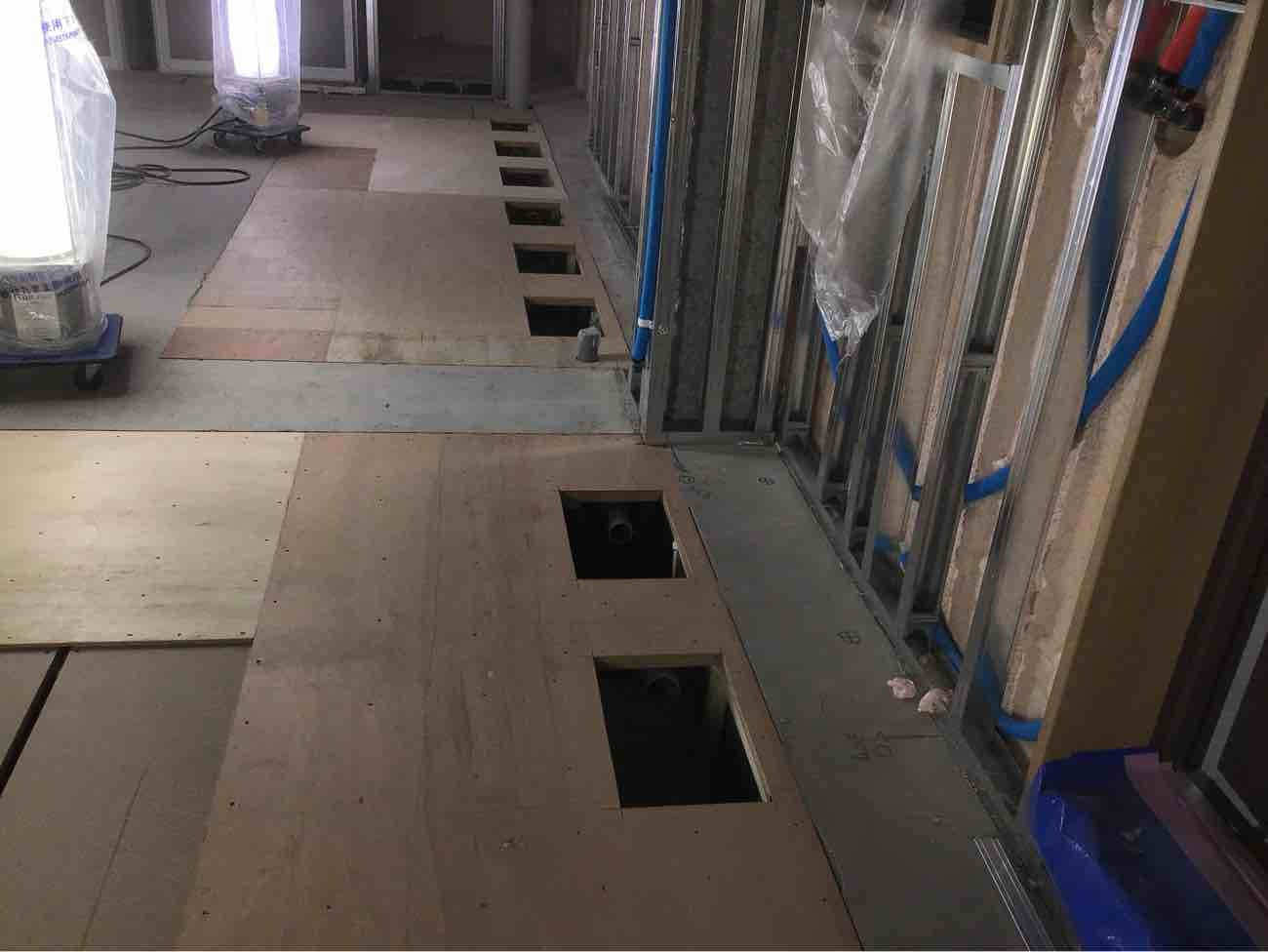 東京都足立区の施設にて、置床工事を行いました。（乾式二重床）【秀和建工】