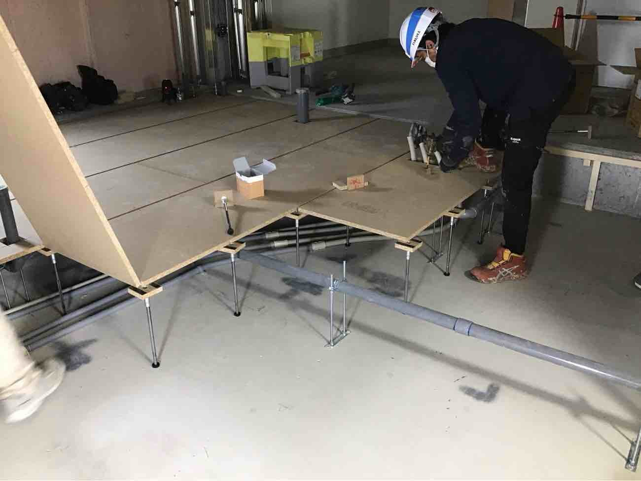 東京都足立区の施設にて、置床工事を行いました。（乾式二重床）【秀和建工】