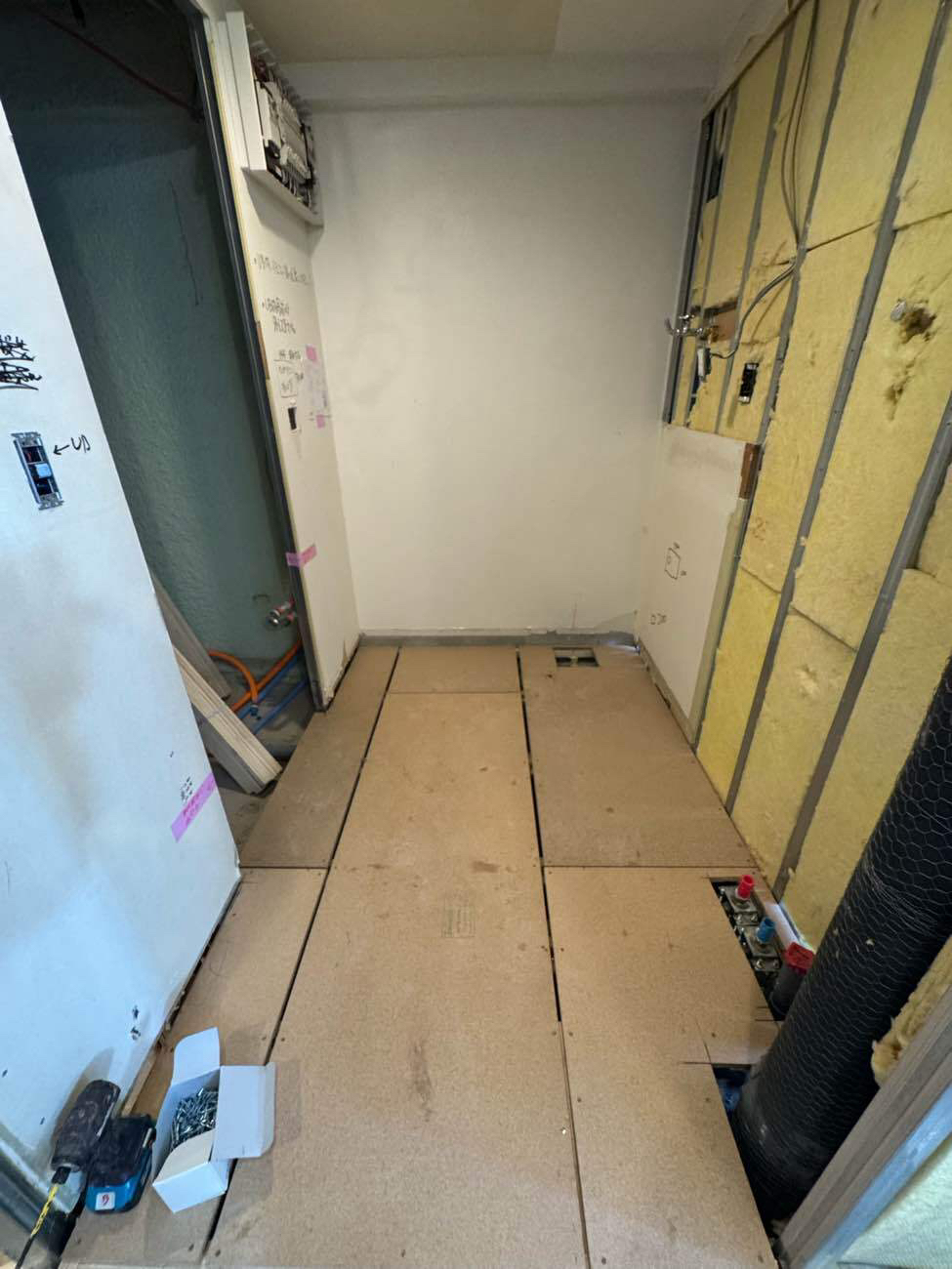 マンション　内装工事　置床工事（東京都新宿区）