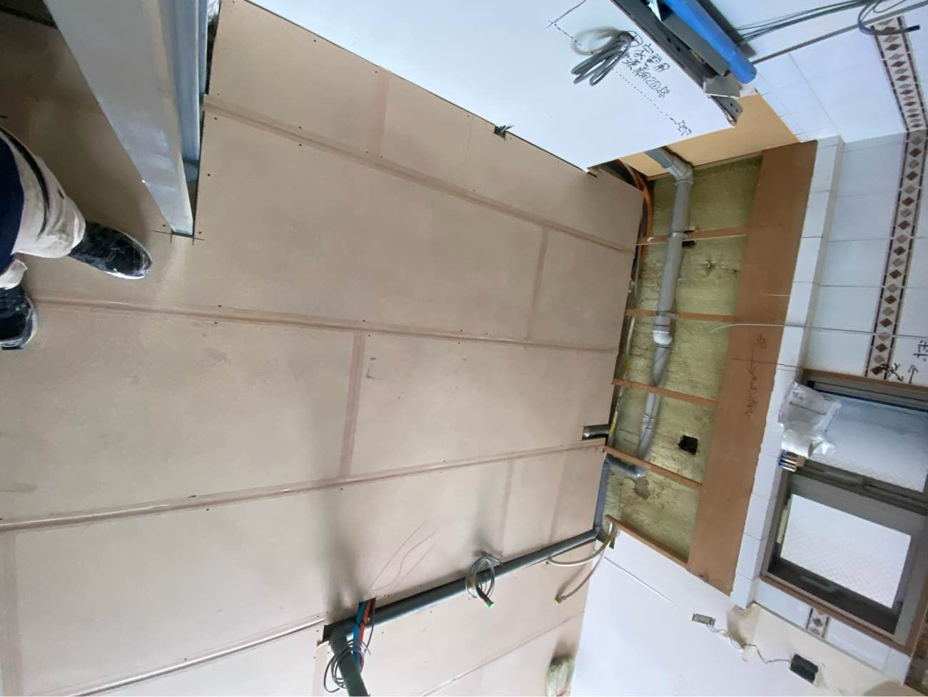 店舗　置床工事　乾式二重床（東京都渋谷区）