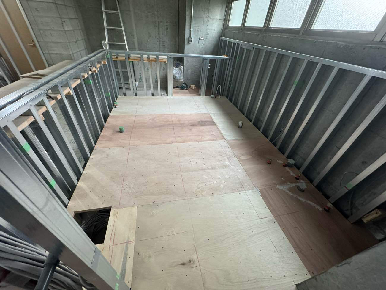 店舗　置床工事　乾式二重床（東京都世田谷区）