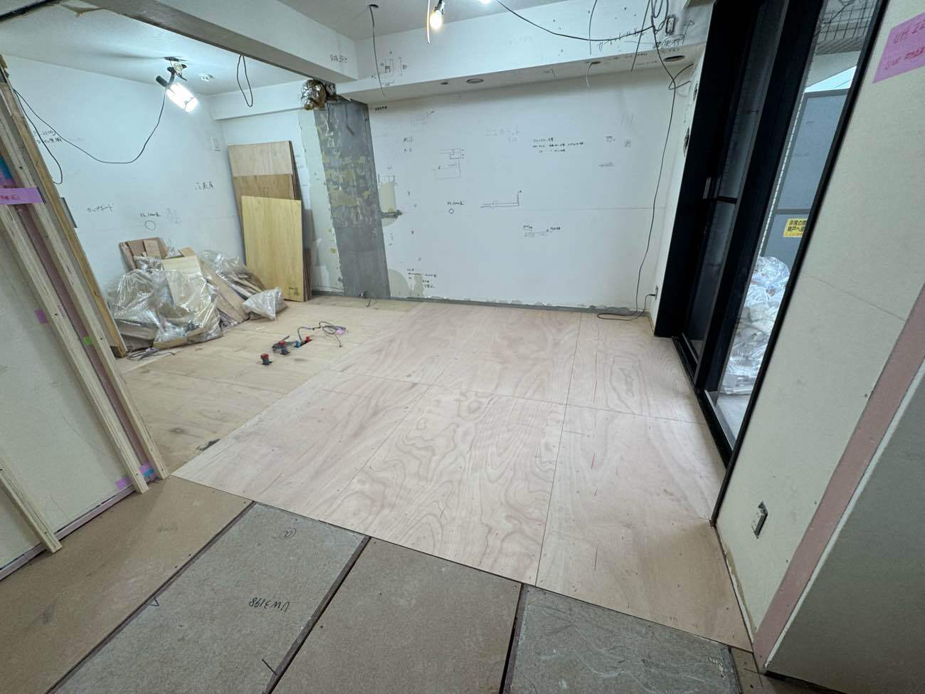 マンション　内装工事　置床工事（東京都新宿区）