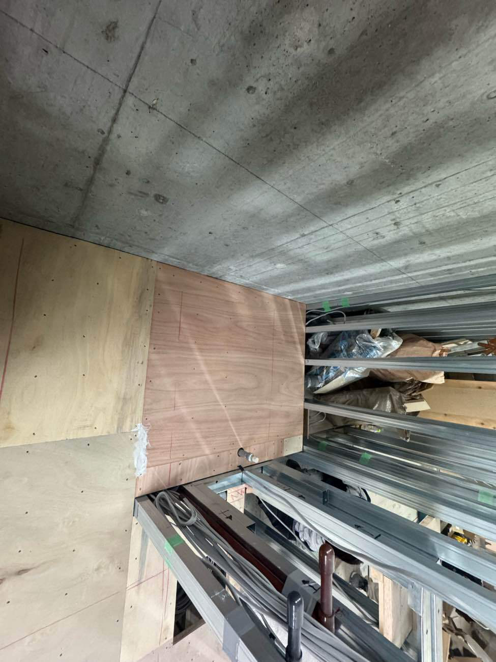 店舗　置床工事　乾式二重床（東京都世田谷区）