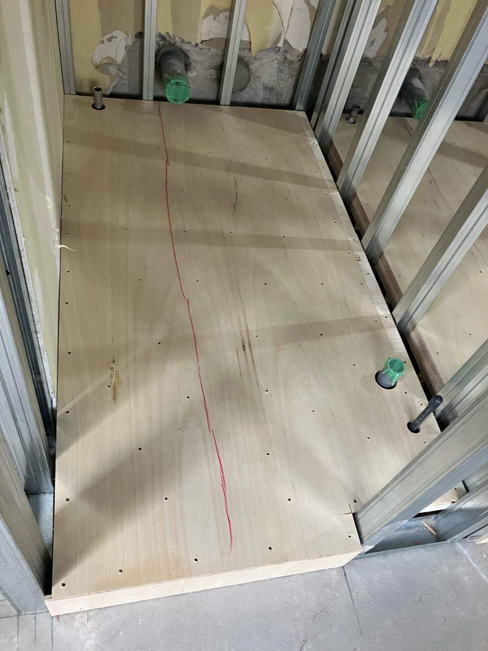 飲食店　新装工事　置床工事　パーチクルボード（埼玉県越谷市）