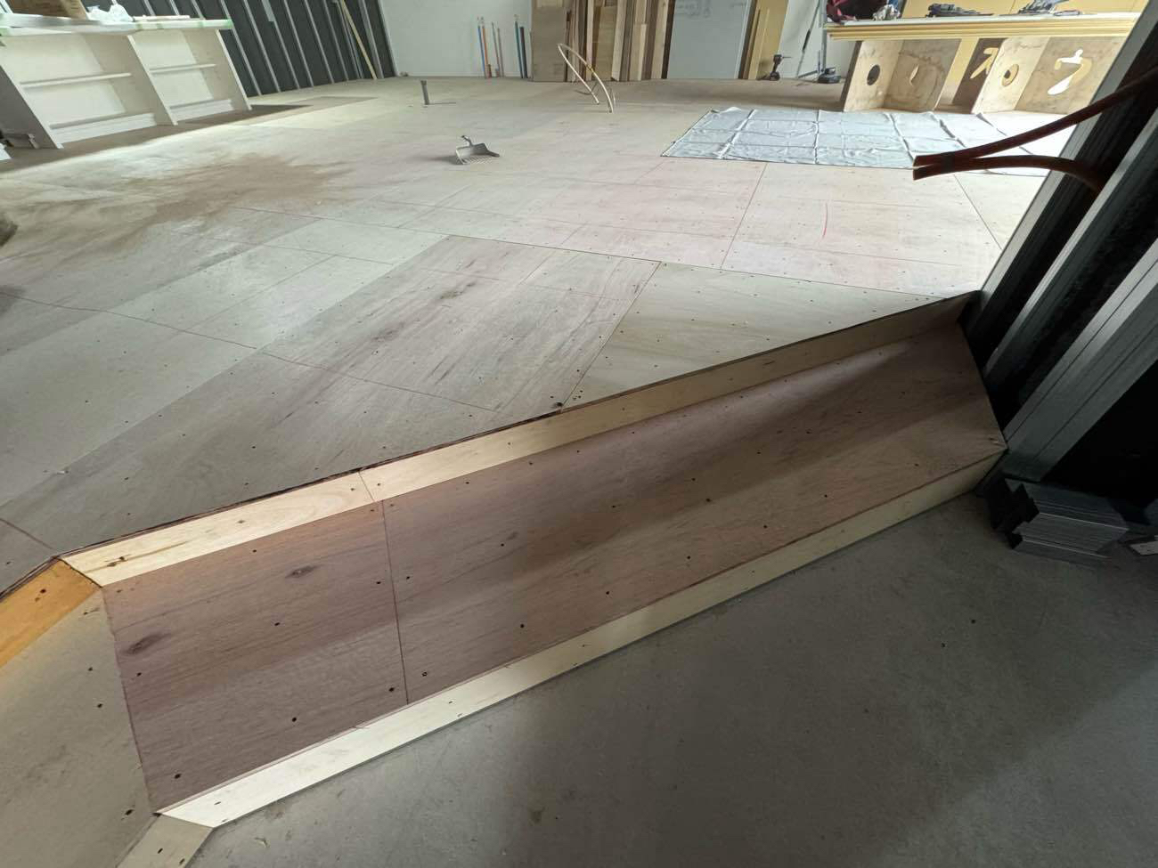 店舗　置床工事　乾式二重床（東京都港区）