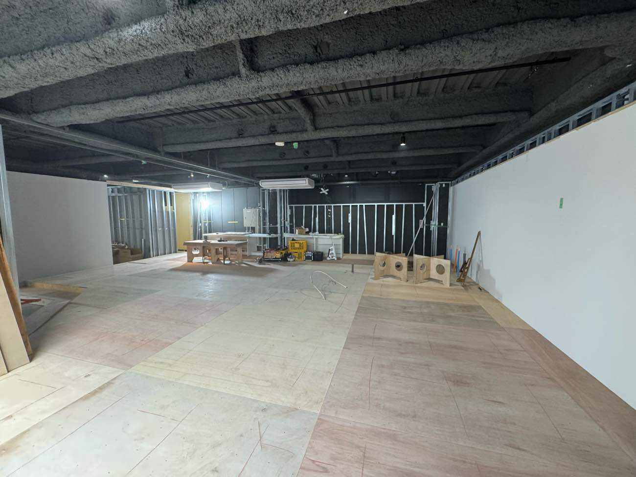 店舗　置床工事　乾式二重床（東京都港区）