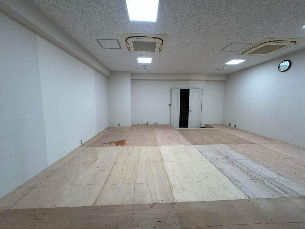 福祉施設　１日置床工事　乾式二重床（横浜市戸塚区）