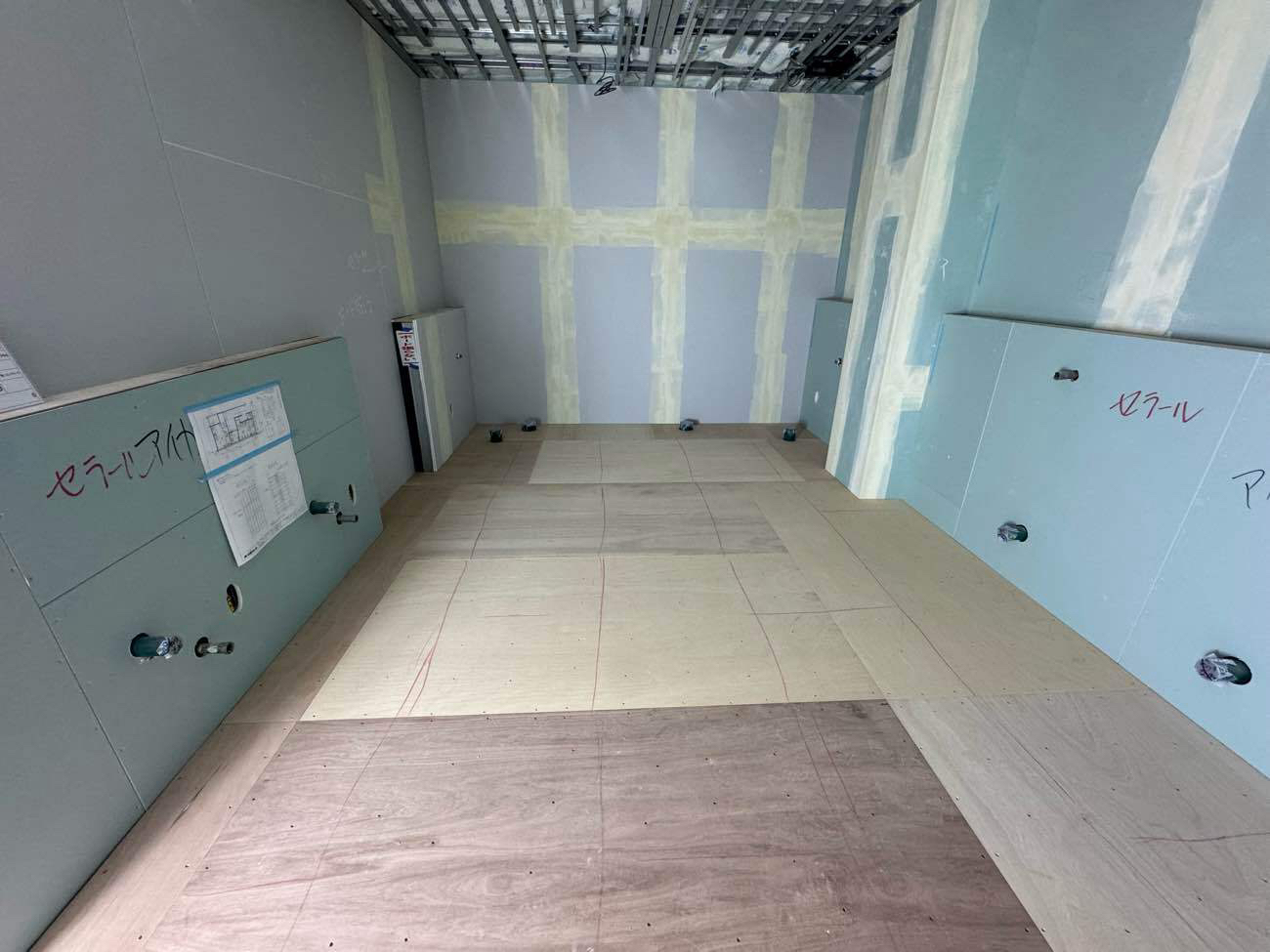 工場　置床工事　乾式二重床（神奈川県平塚市）