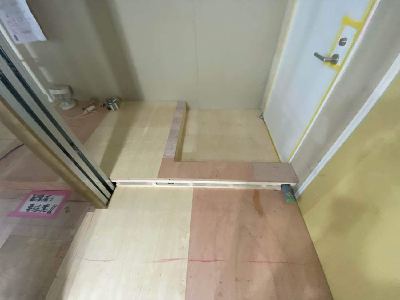 クリニック　置床工事　乾式二重床（東京都中央区）