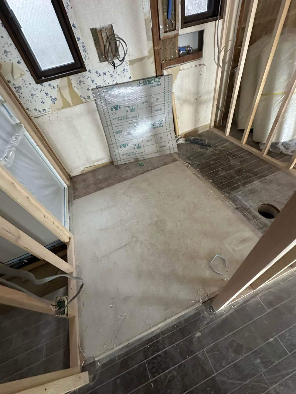 オフィス　置床工事　乾式二重床（横浜市西区）