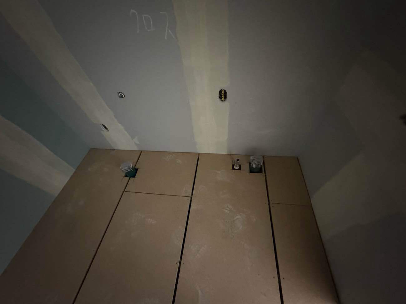 工場　置床工事　乾式二重床（神奈川県平塚市）