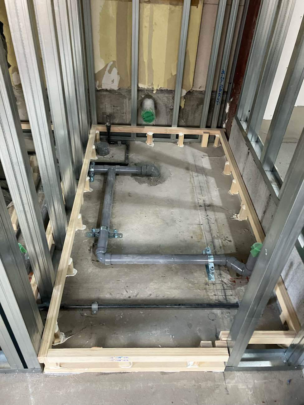 飲食店　新装工事　置床工事　パーチクルボード（埼玉県越谷市）