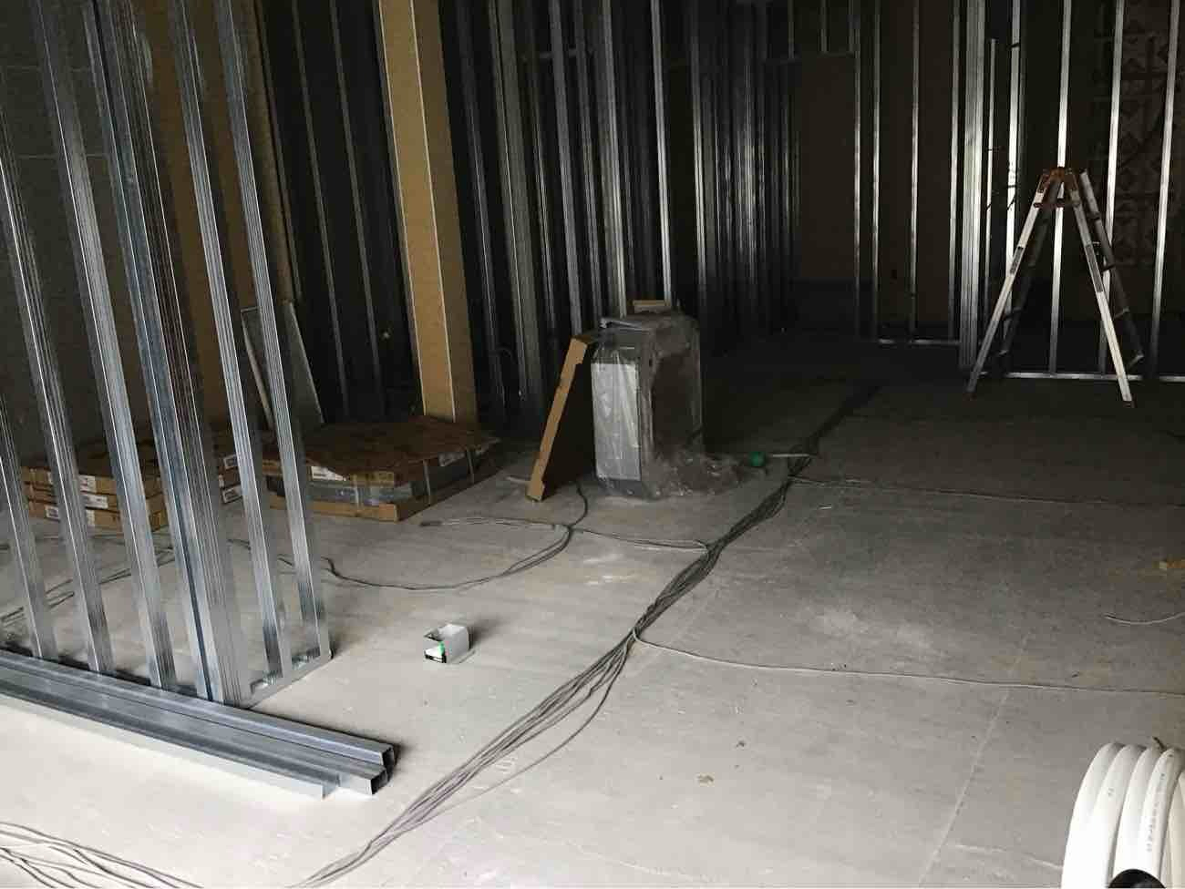 店舗　１日置床工事　乾式二重床（埼玉県川口市）