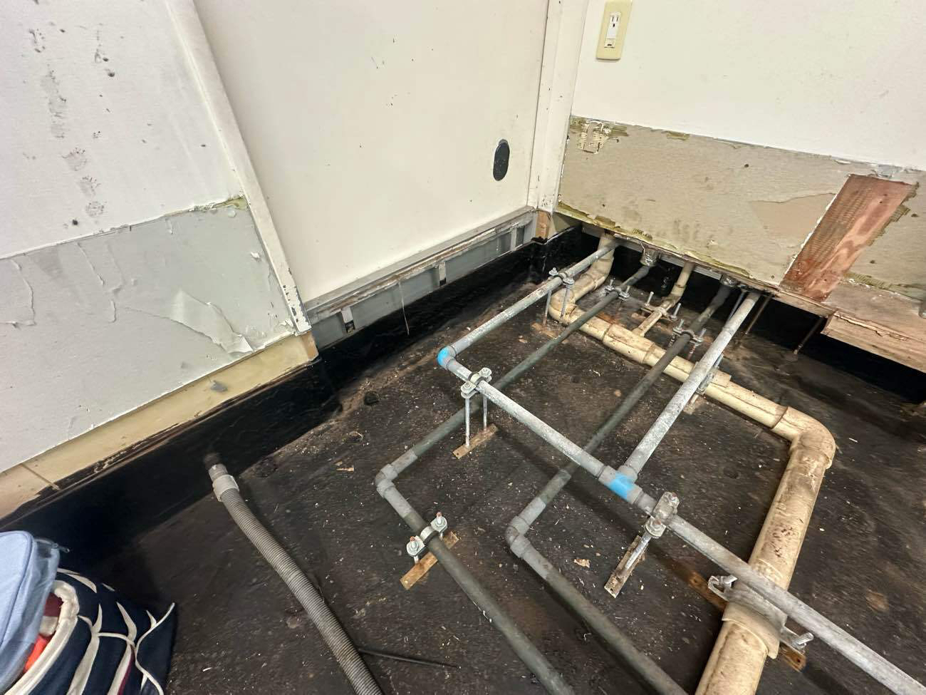 調理室　改修工事　置床工事（横浜市神奈川区）