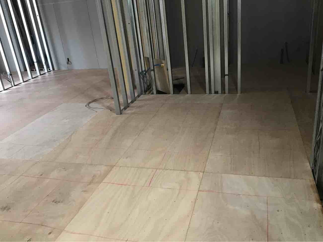 店舗　１日置床工事　乾式二重床（埼玉県川口市）