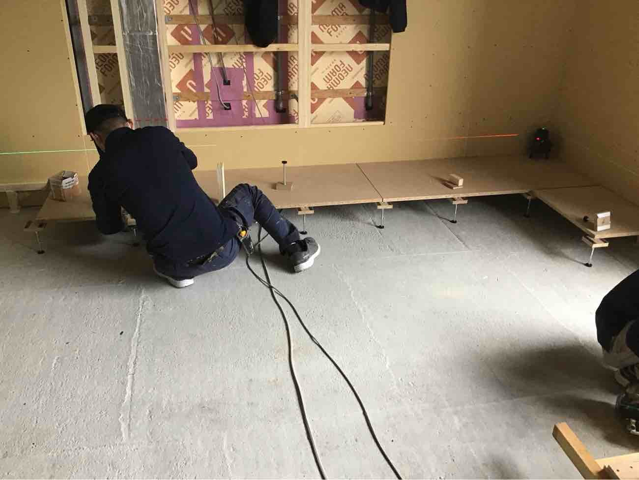 店舗　１日置床工事　乾式二重床（埼玉県川口市）