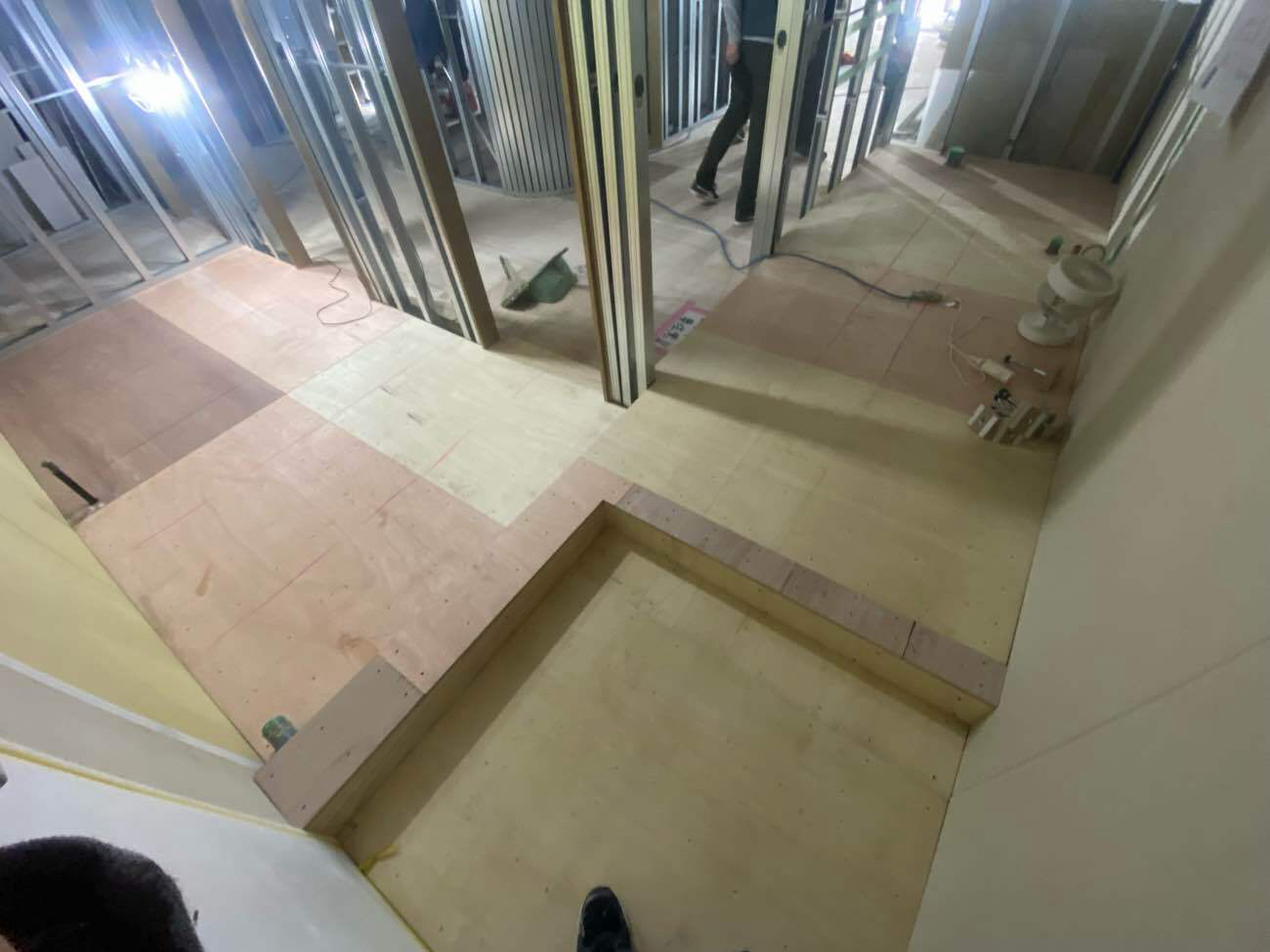 クリニック　置床工事　乾式二重床（東京都中央区）