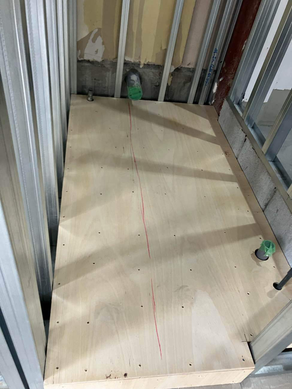 飲食店　新装工事　置床工事　パーチクルボード（埼玉県越谷市）