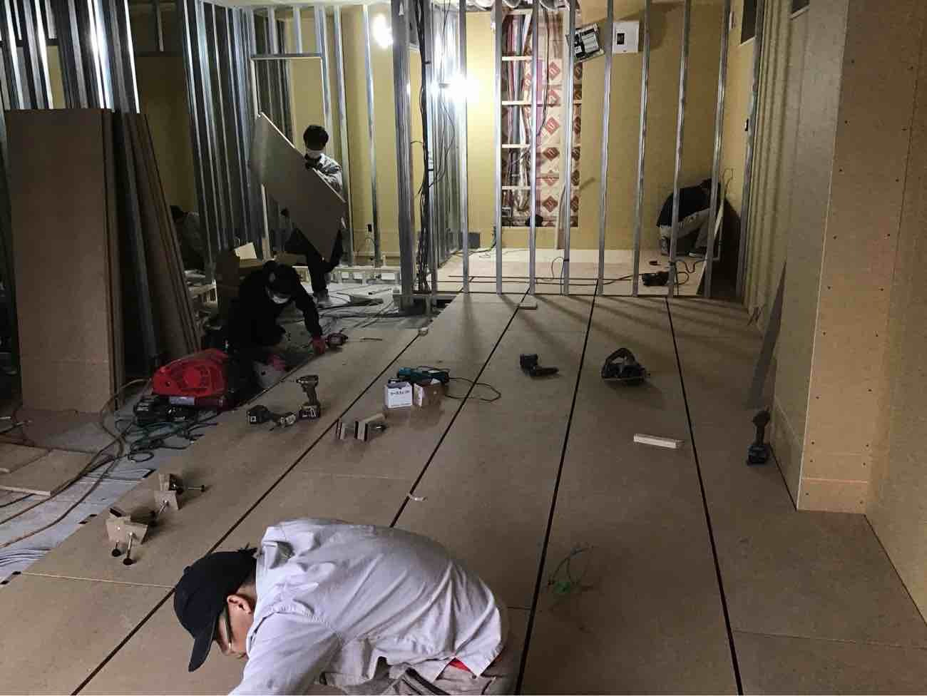 店舗　１日置床工事　乾式二重床（埼玉県川口市）