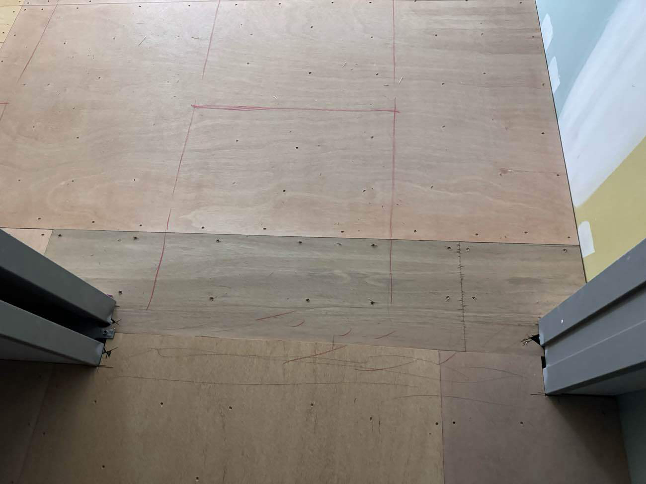 工場　置床工事　乾式二重床（神奈川県平塚市）