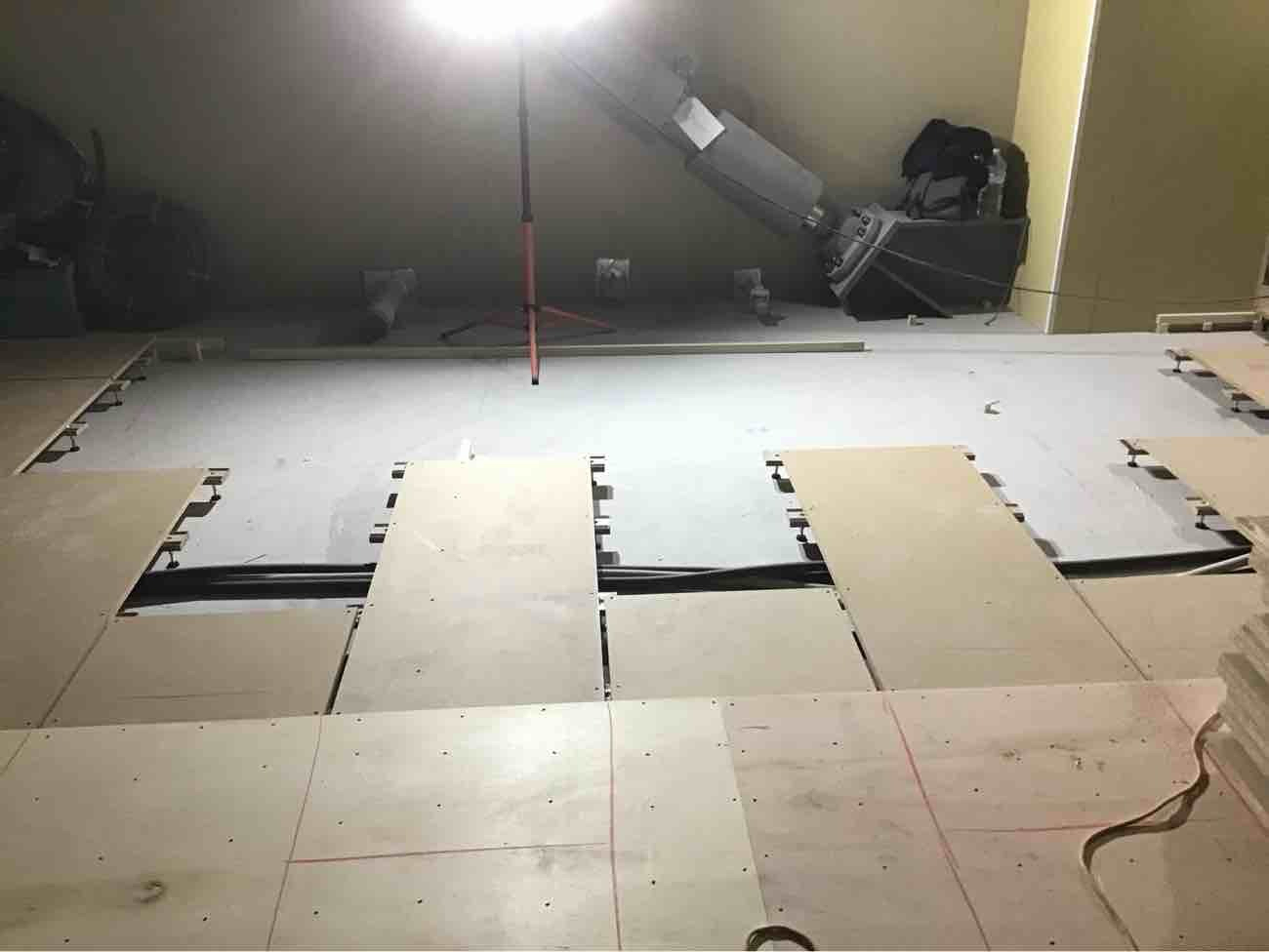 クリニック　置床工事　乾式二重床（東京都中央区）