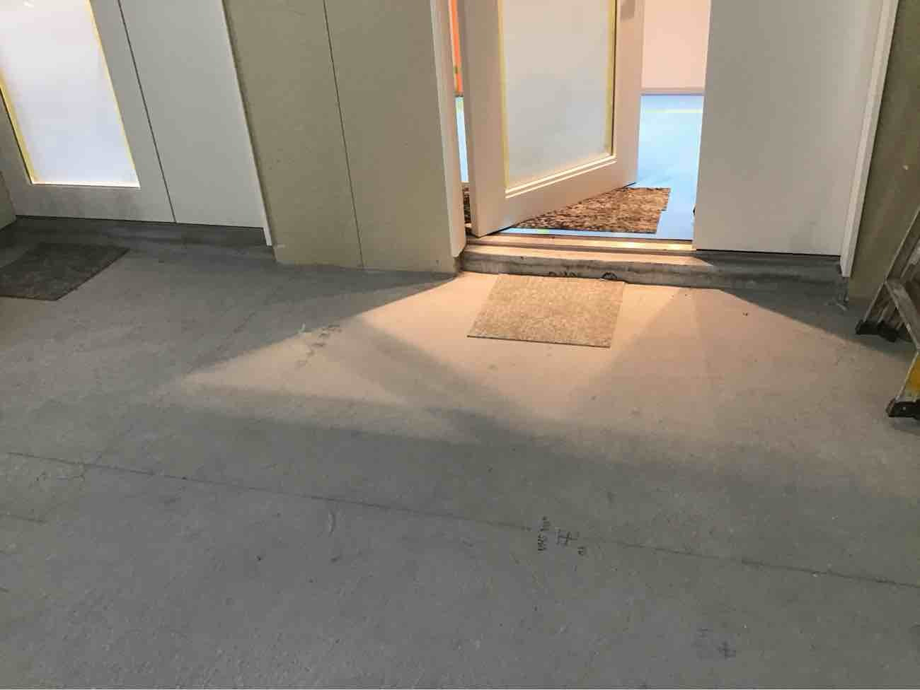 クリニック　置床工事　乾式二重床（東京都中央区）