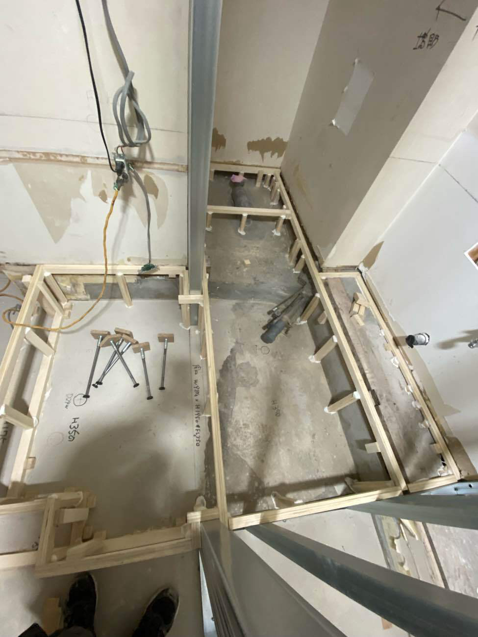 店舗　置床工事　パーチクルボード（神奈川県川崎市）