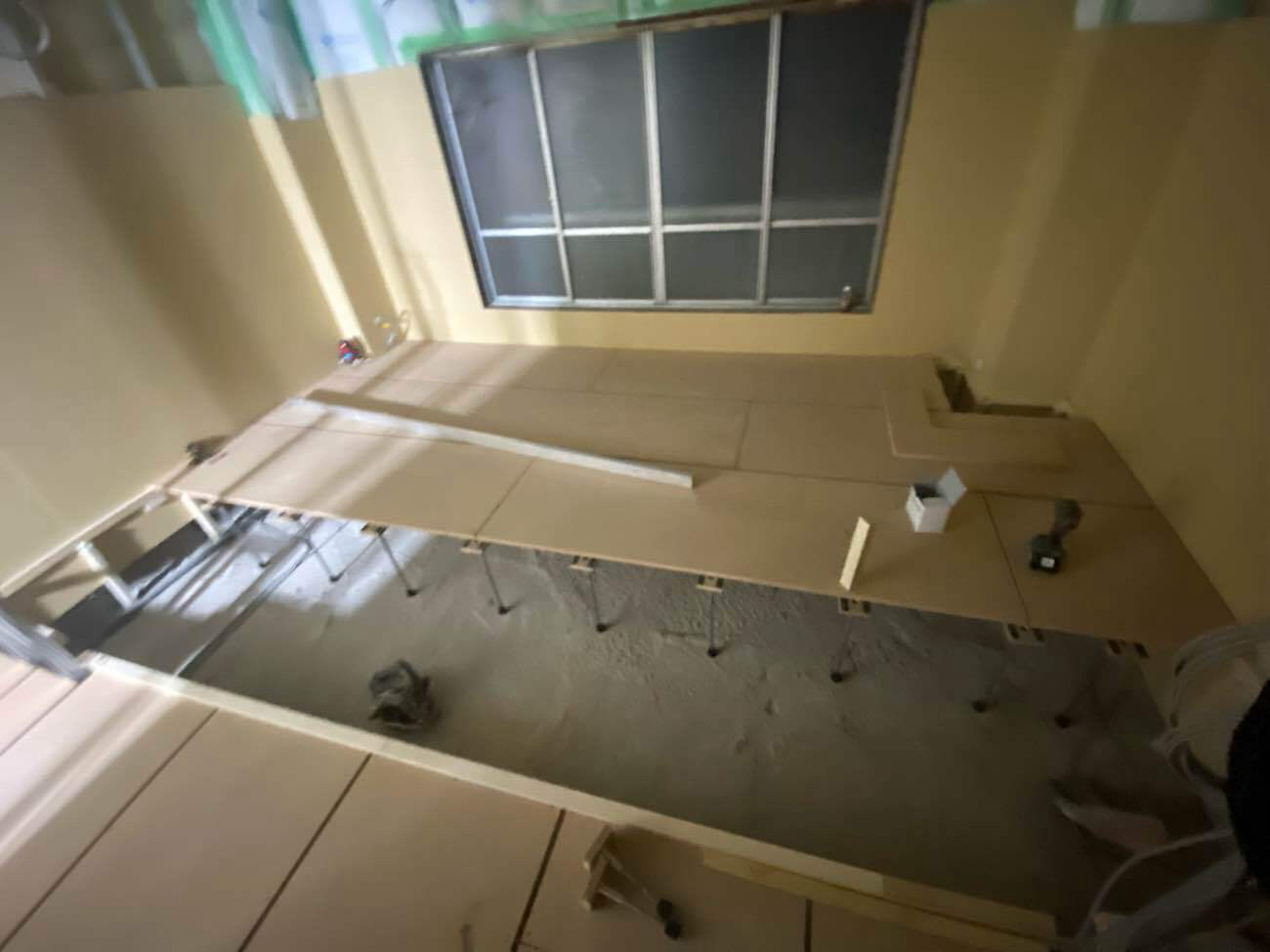 店舗　置床工事　乾式二重床（東京都台東区）