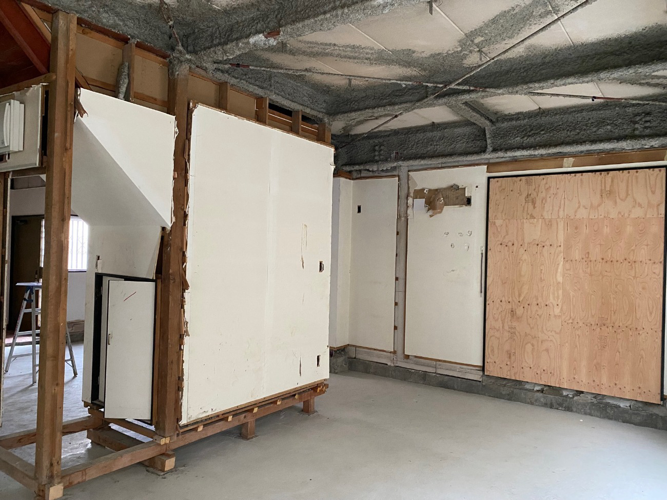 店舗　置床工事　乾式二重床（東京都大田区）