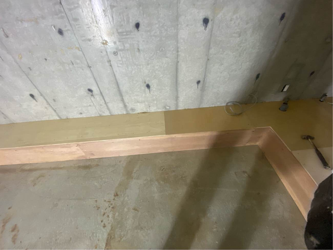 店舗　新装　置床工事　乾式二重床（東京都江東区）