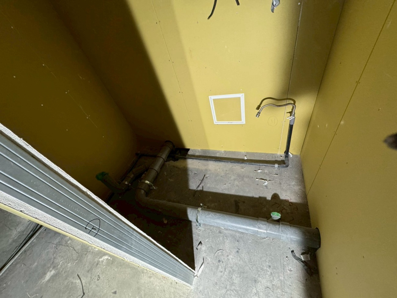 店舗　置床工事　乾式二重床（千葉県千葉市）