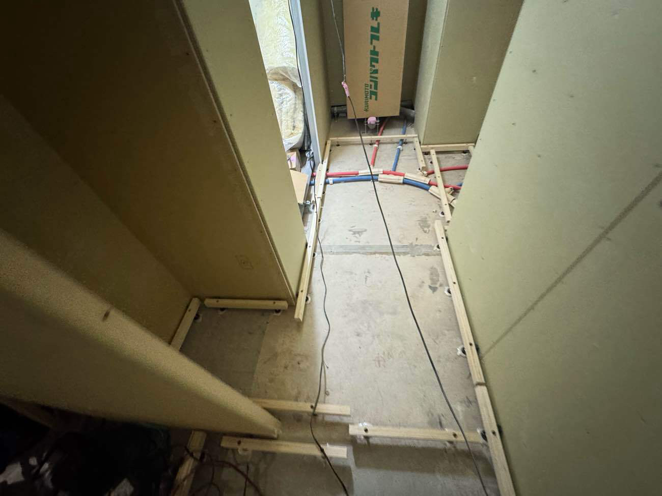 東京都渋谷区のマンションにて、１day置床工事を行いました。（乾式二重床）【秀和建工】