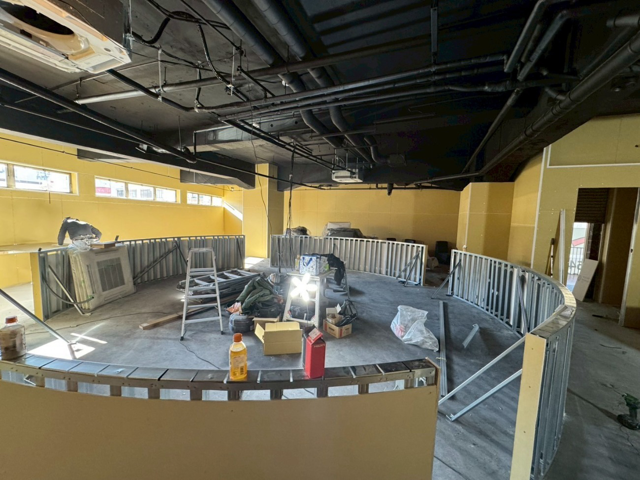 店舗　置床工事　乾式二重床（千葉県千葉市）