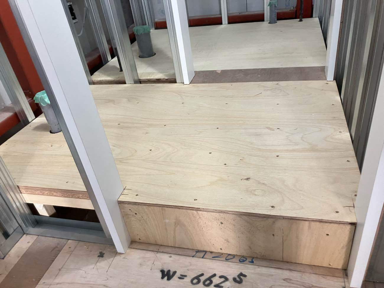 店舗　置床工事　乾式二重床（東京都江東区）