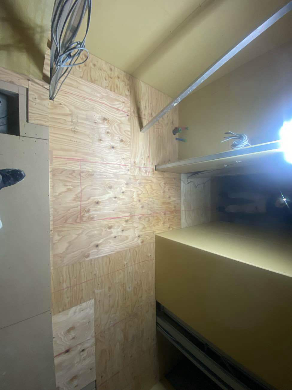 店舗　置床工事　乾式二重床（東京都台東区）