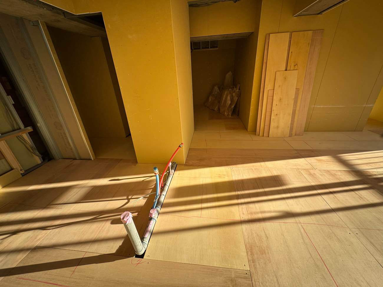 東京都渋谷区のマンションにて、１day置床工事を行いました。（乾式二重床）【秀和建工】