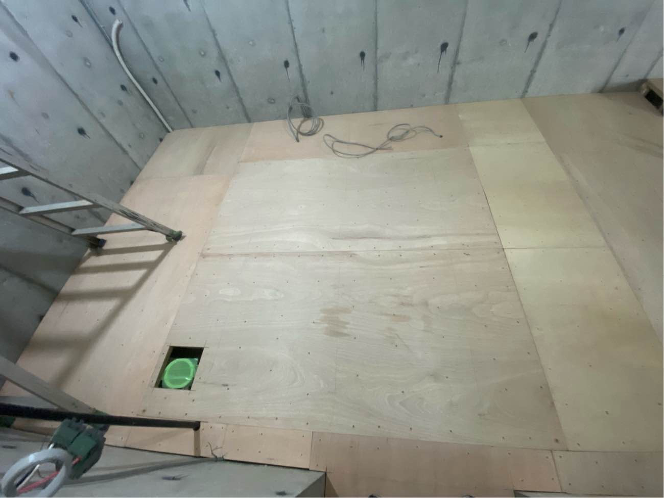 店舗　新装　置床工事　乾式二重床（東京都江東区）