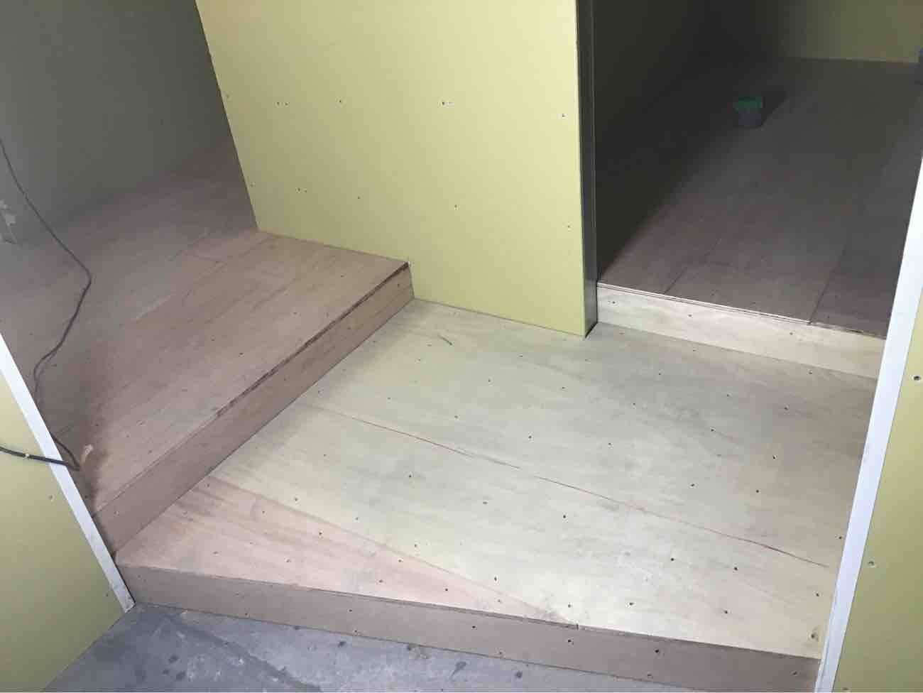 店舗　置床工事　乾式二重床（千葉県千葉市）