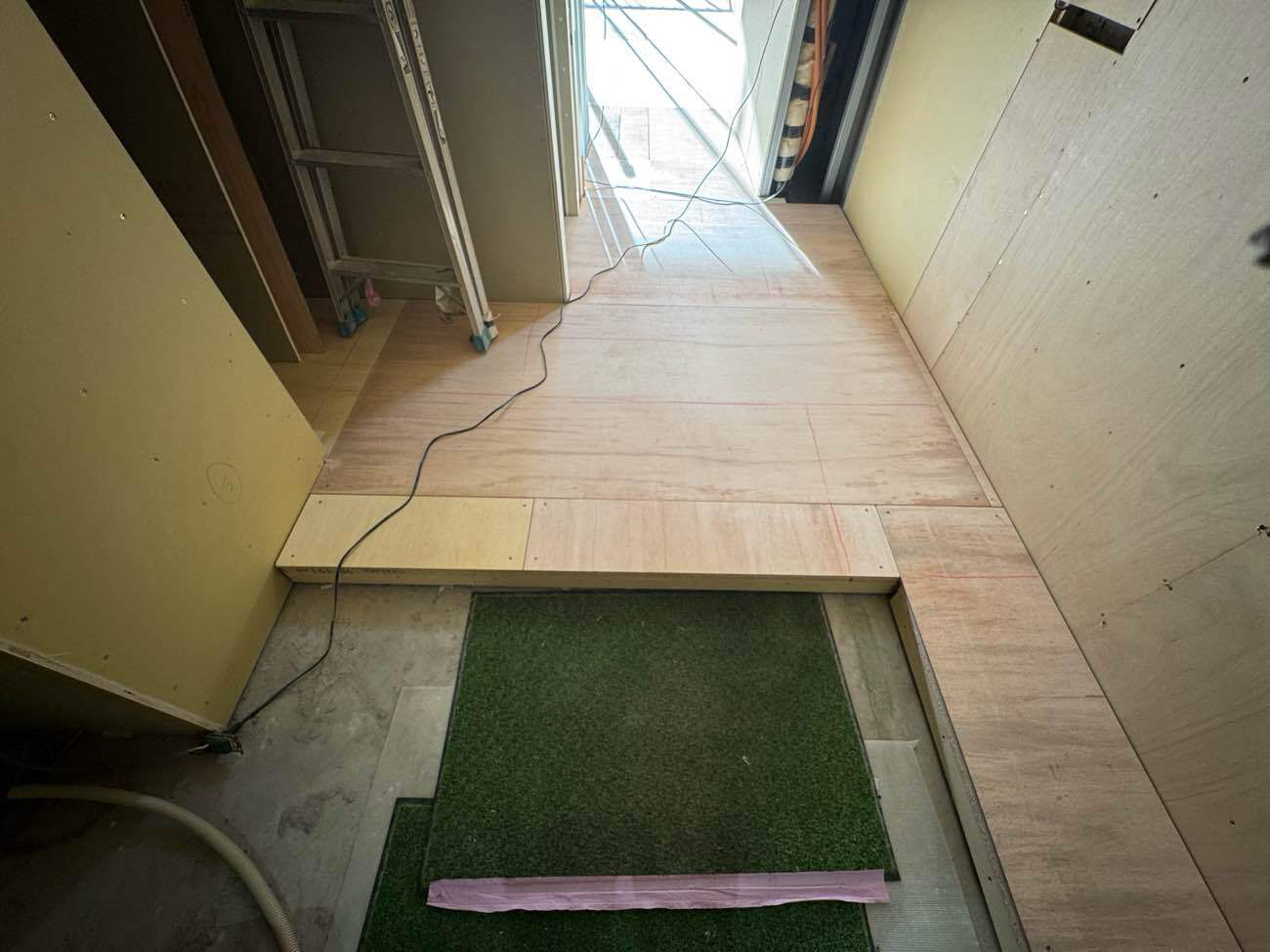 東京都渋谷区のマンションにて、１day置床工事を行いました。（乾式二重床）【秀和建工】