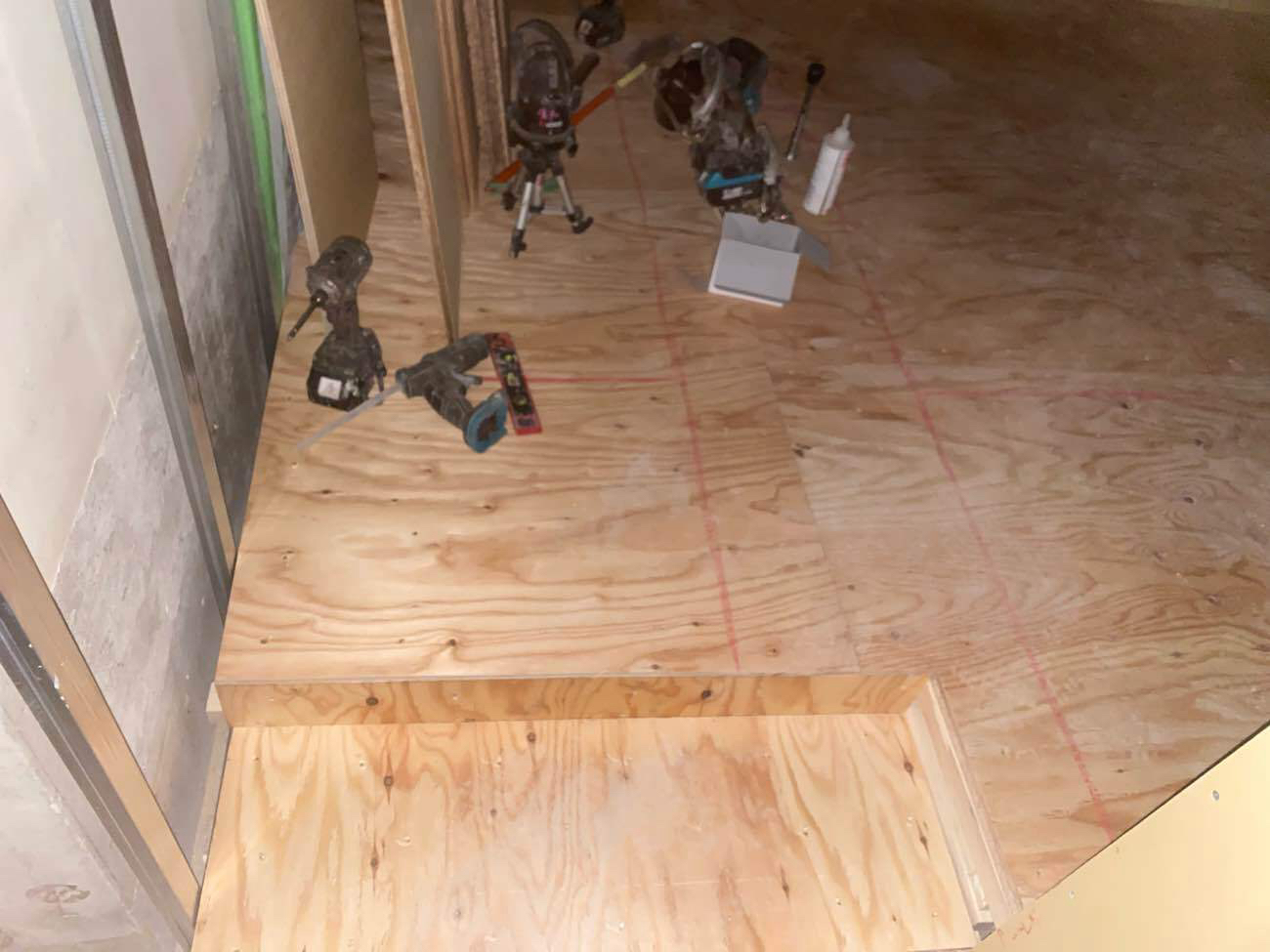 店舗　置床工事　乾式二重床（東京都台東区）