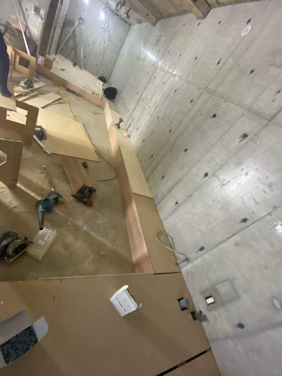 店舗　新装　置床工事　乾式二重床（東京都江東区）