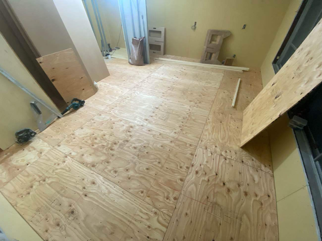 店舗　置床工事　乾式二重床（東京都台東区）