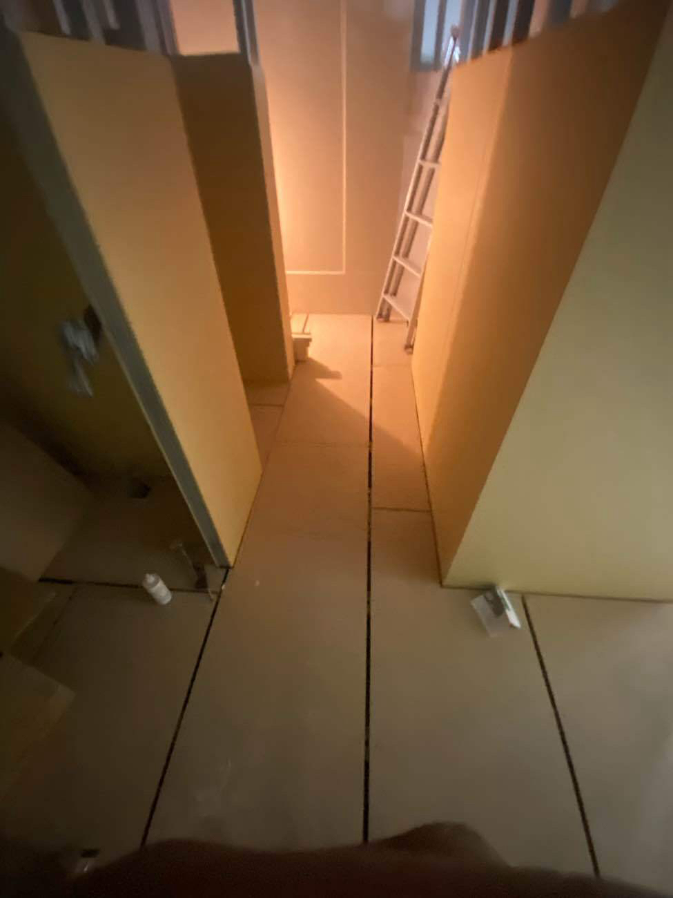 店舗　置床工事　乾式二重床（東京都台東区）