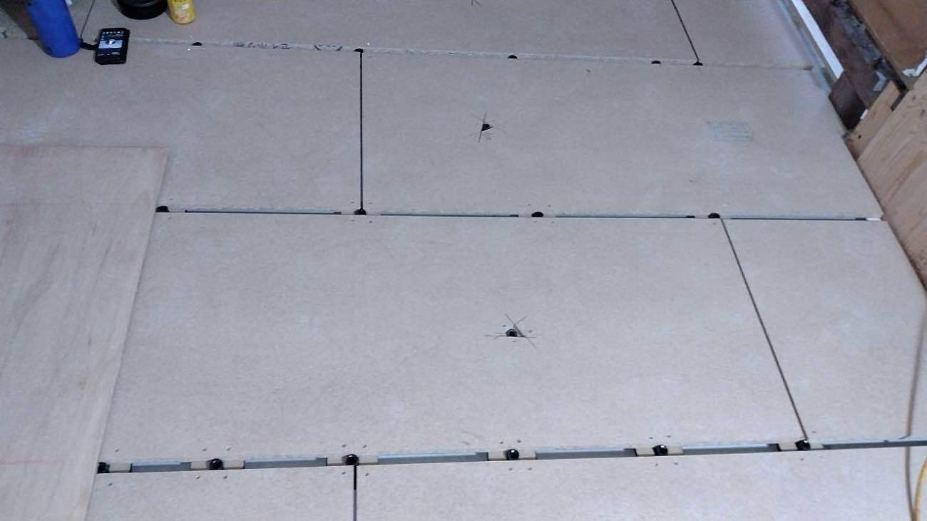 店舗　置床工事　乾式二重床（東京都大田区）