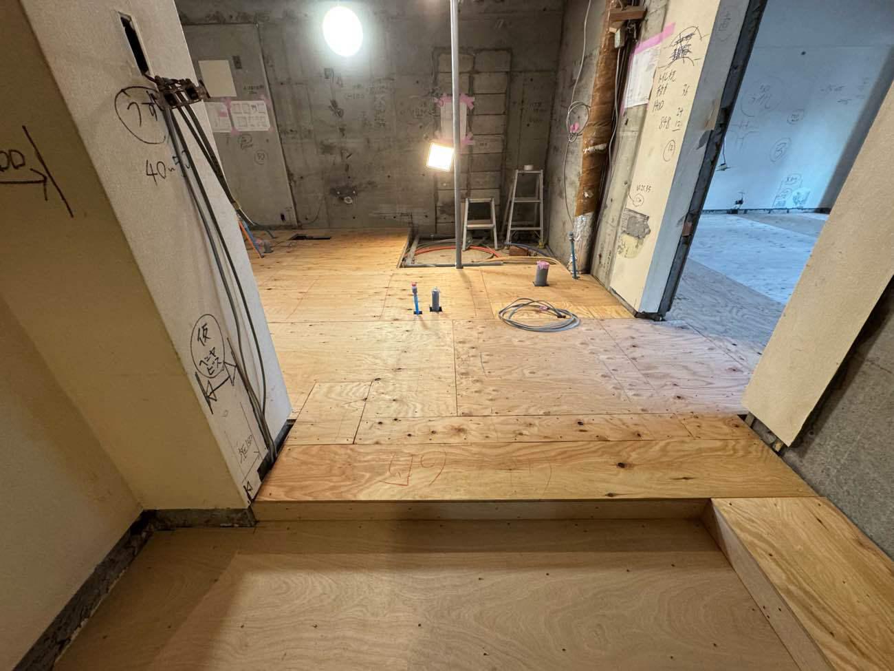 マンション　置床工事　乾式二重床 プラモクレン（東京都港区）