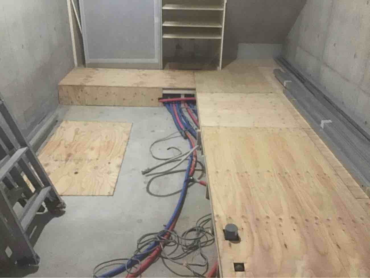 マンション　置床工事　針葉樹構造用合板12ｍｍ　夜間工事（東京都世田谷区）