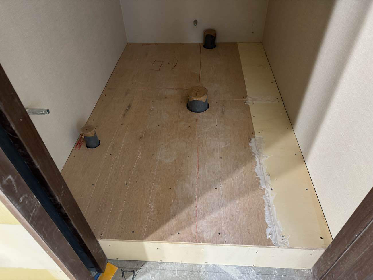 クリニック　置床工事　パーチクルボード　夜間工事（東京都渋谷区）