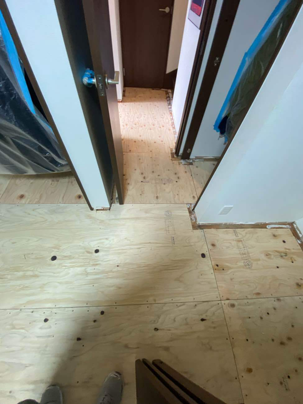 マンション　置床工事　針葉樹構造用合板24ｍｍ　グラスウール（東京都世田谷区）